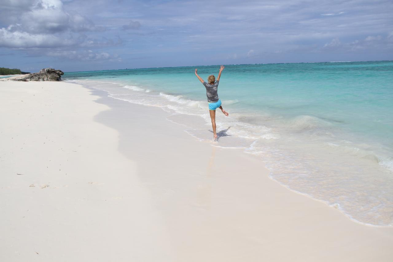 Hollywood Beach Suites Turks And Caicos Whitby Екстер'єр фото