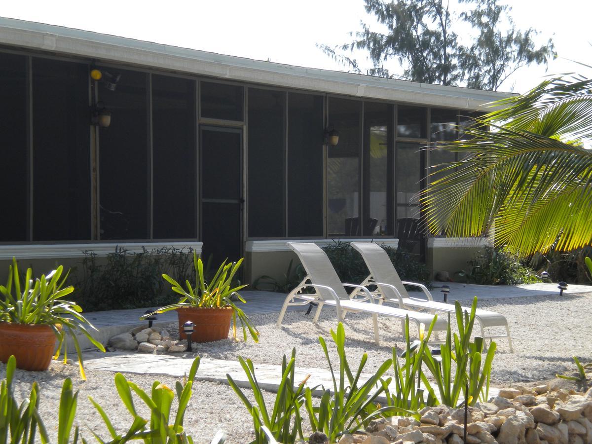 Hollywood Beach Suites Turks And Caicos Whitby Екстер'єр фото
