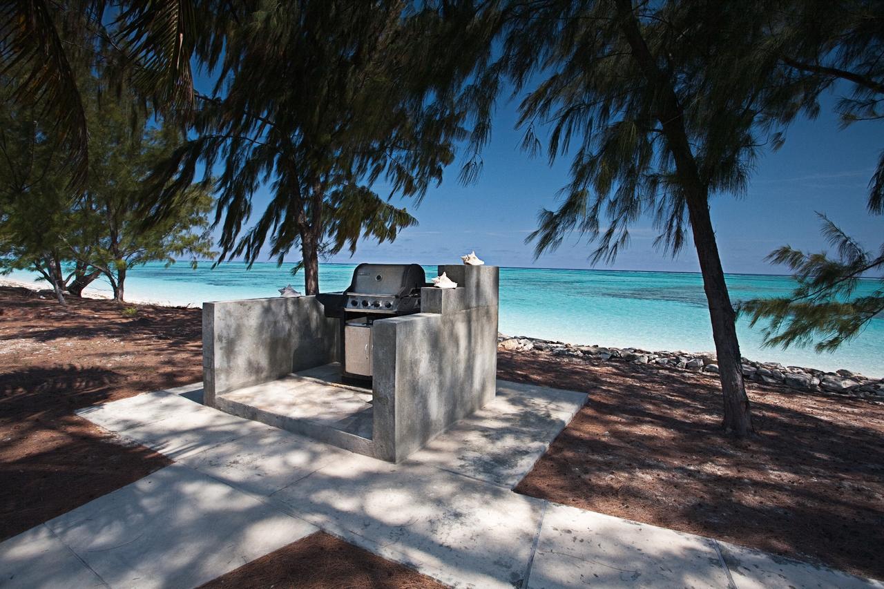 Hollywood Beach Suites Turks And Caicos Whitby Екстер'єр фото